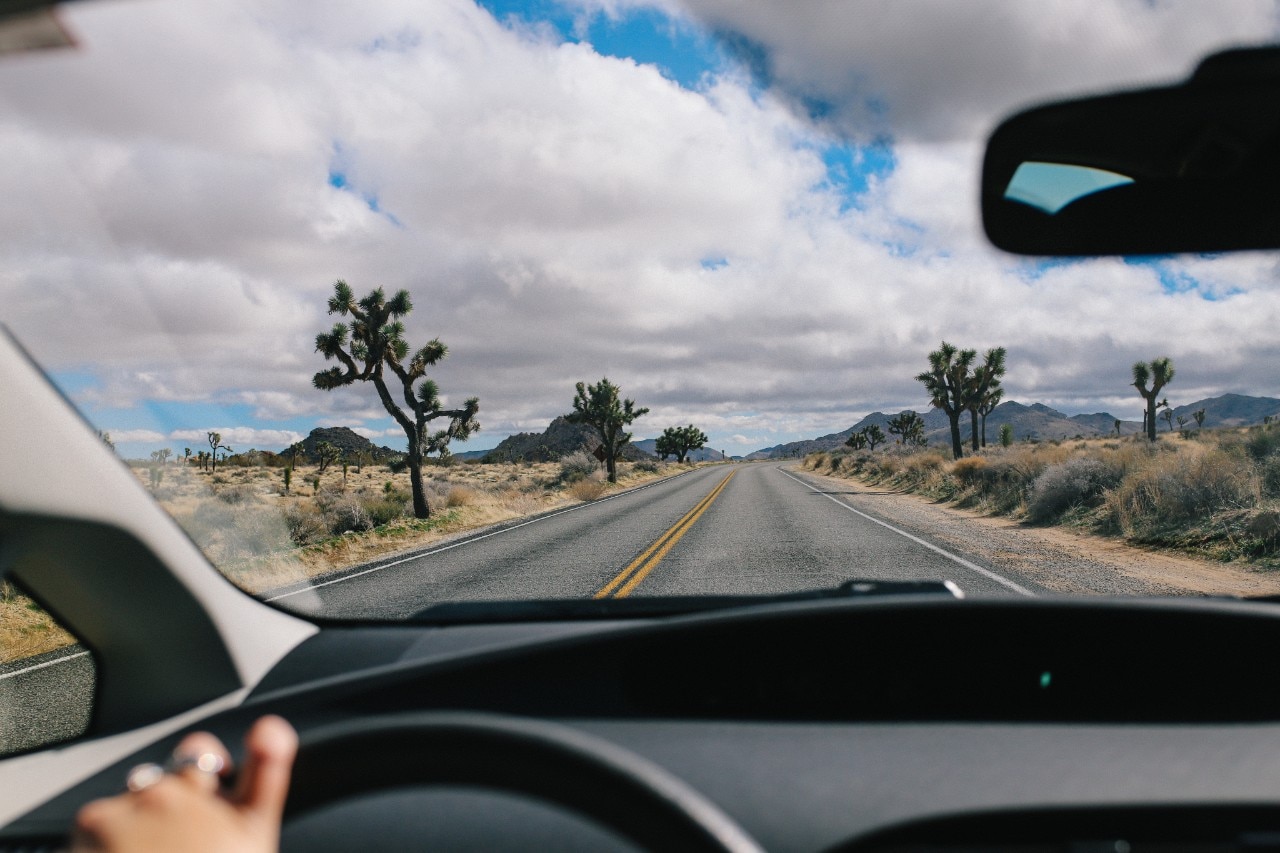 Vista de la carretera desde el asiento del conductor